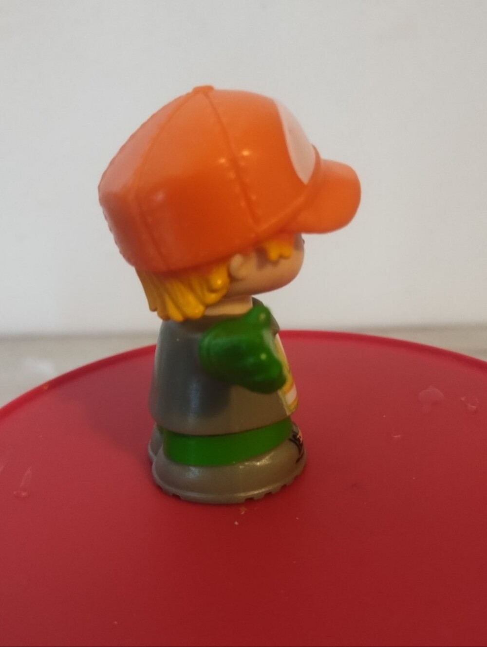 Fisher Price Little People Trash Man Recycling Worker Man Garbage Truck - Picture 2 of 8